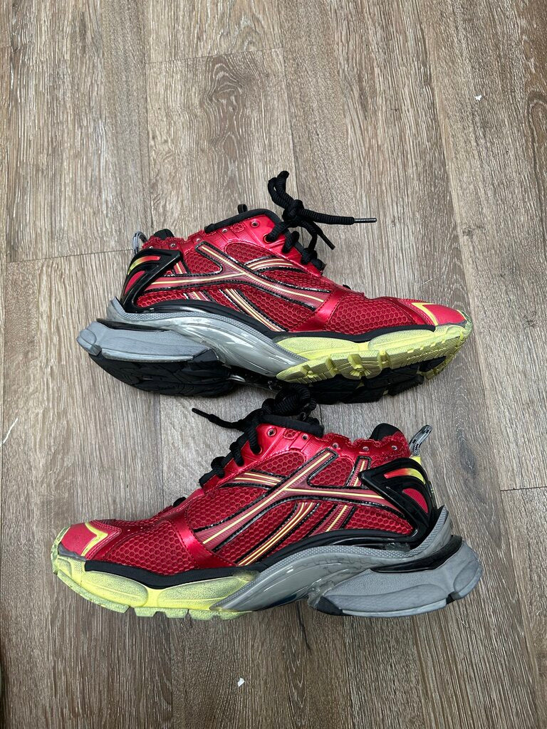 Preowned Balenciaga Red Neon Black Runner sz.43(NO BOX)