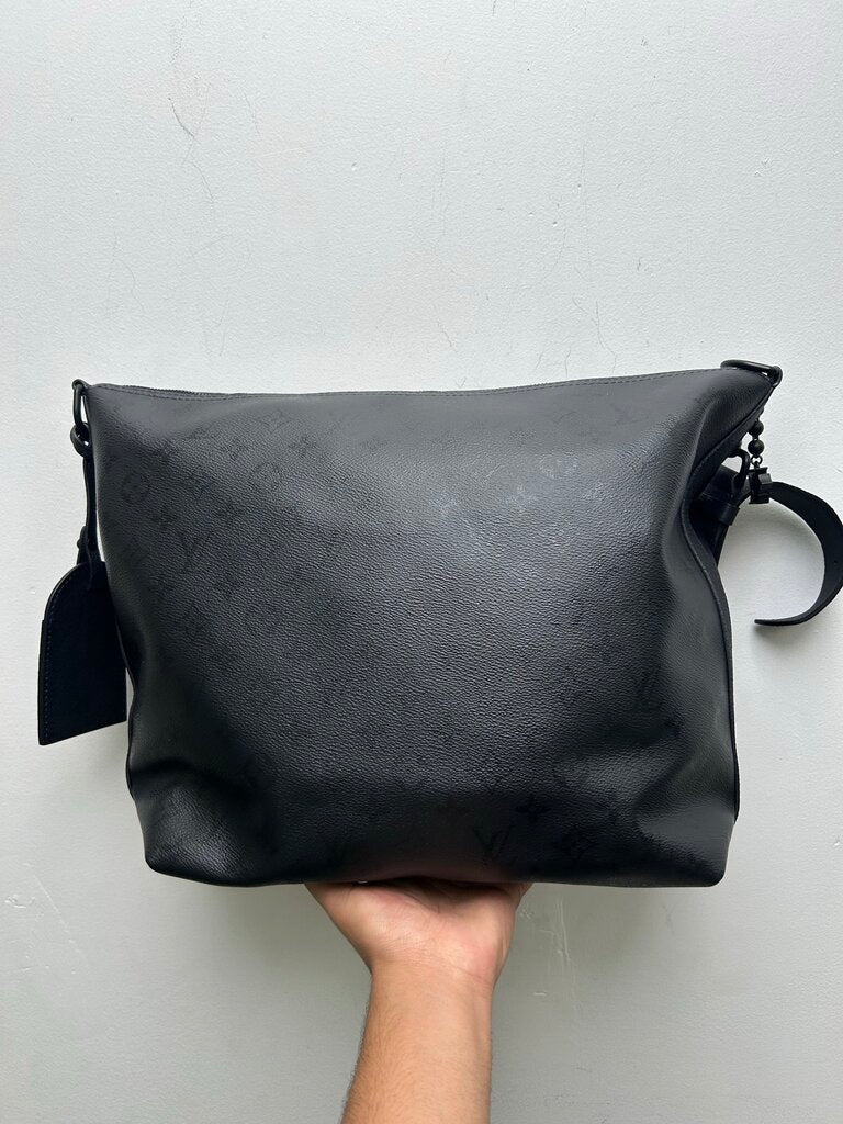 Preowned Louis Vuitton Black Monogram Vagabond Hobo Messenger Bag