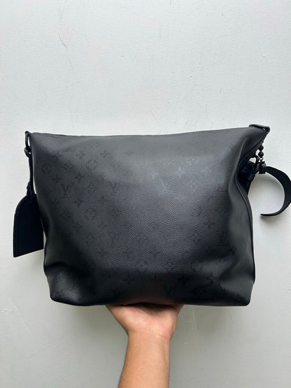 Preowned Louis Vuitton Black Monogram Vagabond Hobo Messenger Bag