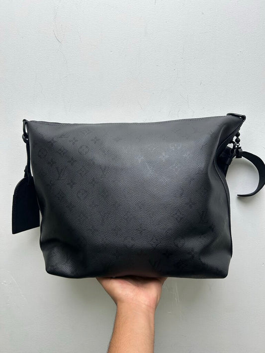 Preowned Louis Vuitton Black Monogram Vagabond Hobo Messenger Bag