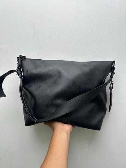 Preowned Louis Vuitton Black Monogram Vagabond Hobo Messenger Bag