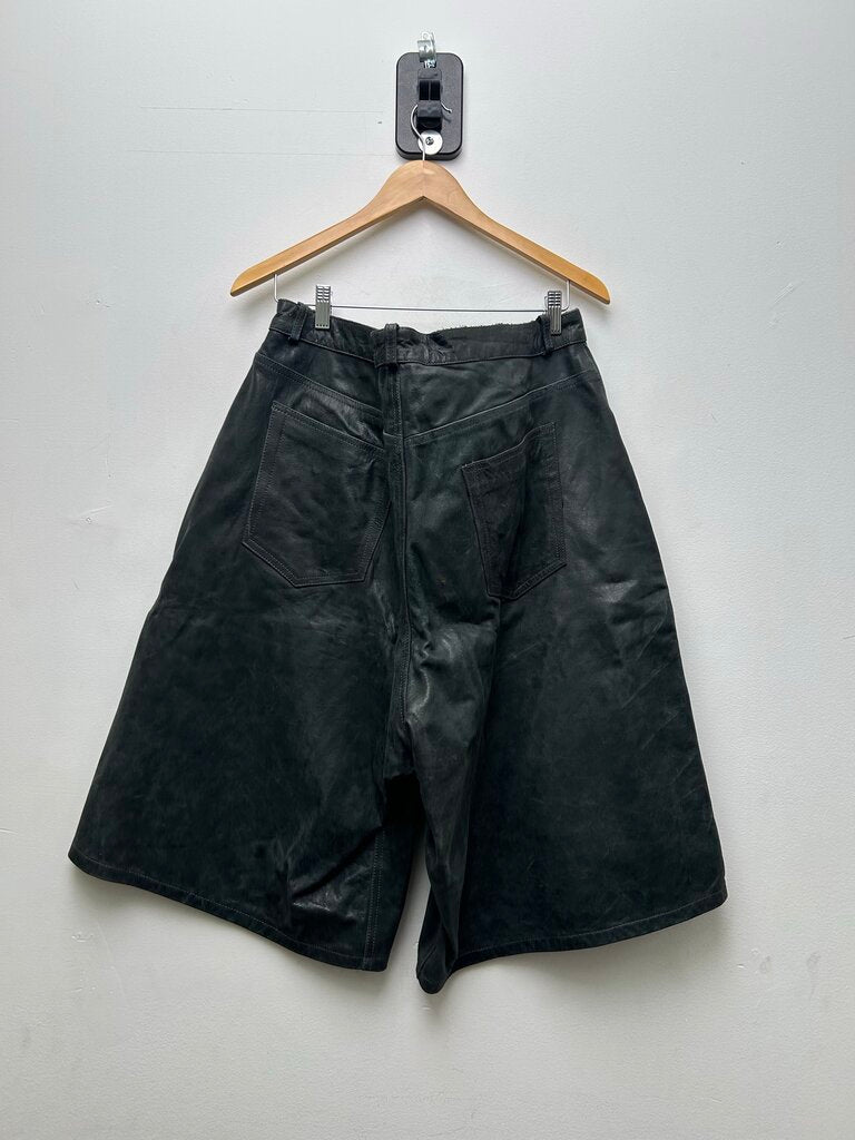 Preowned GV Gallery Leather Double Knee Grey Shorts sz.XXL 2XL