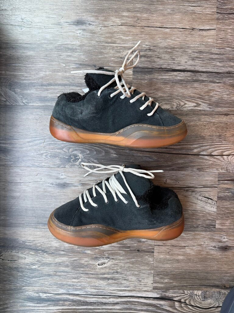 Preowned ERL Black Gum White Lace Vamp size 9