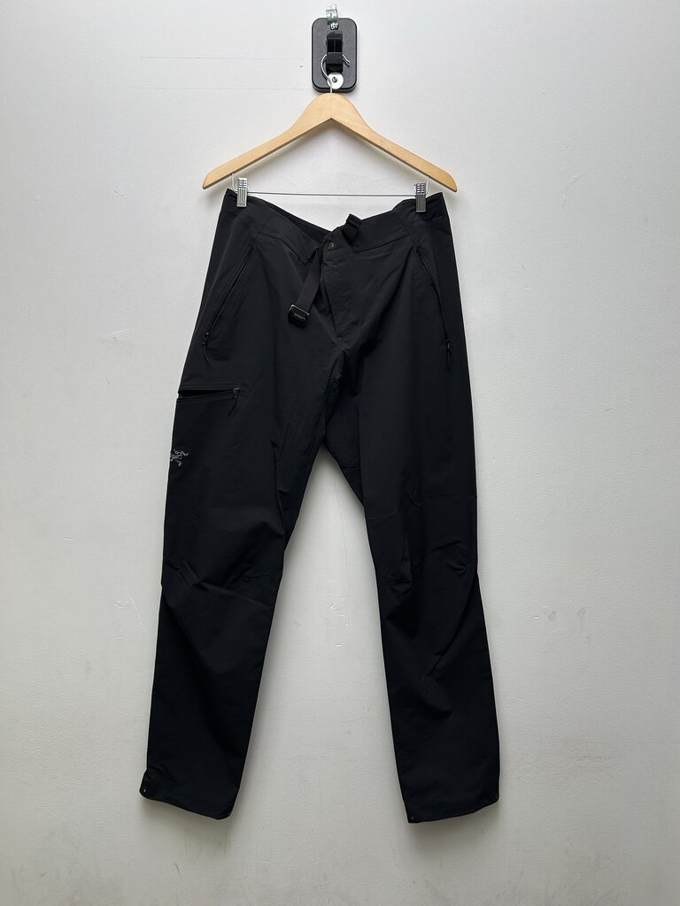 Preowned Arctyrex Black Pocket Pants Size 38