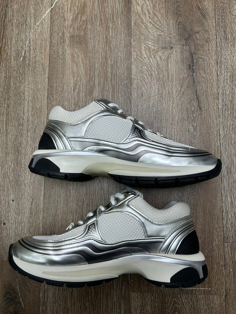 Preowned Chanel White Silver Runner Sz.39.5