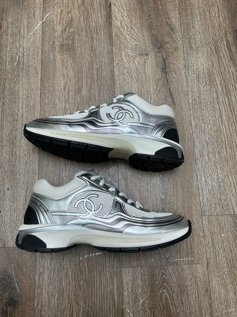 Preowned Chanel White Silver Runner Sz.39.5