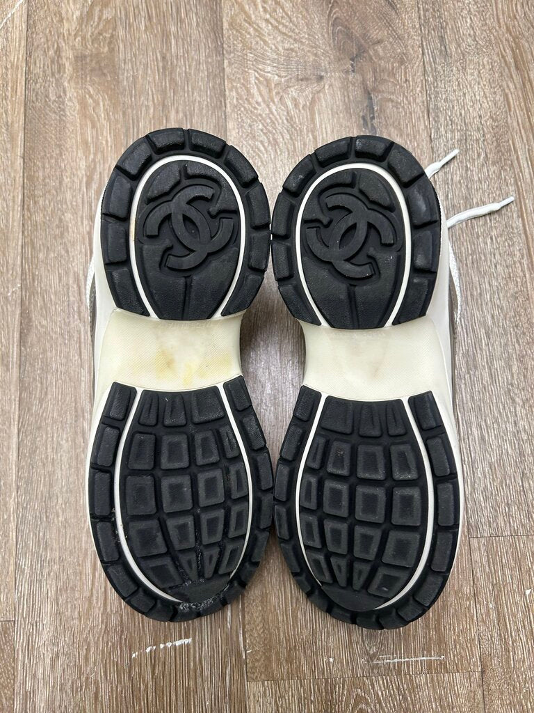 Preowned Chanel White Silver Runner Sz.39.5