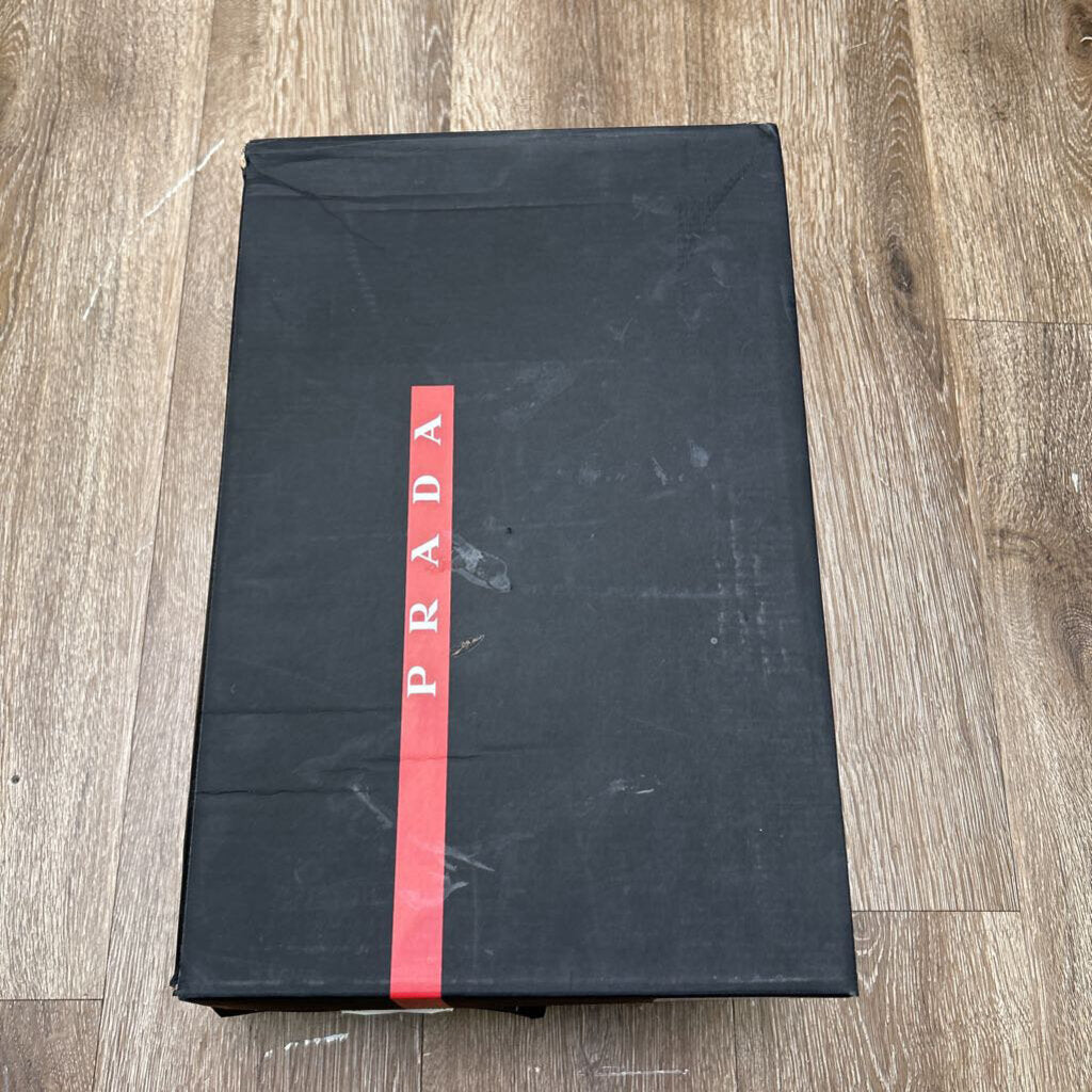 Preowned Prada Cups Navy Grey Patent Sz.8/10M