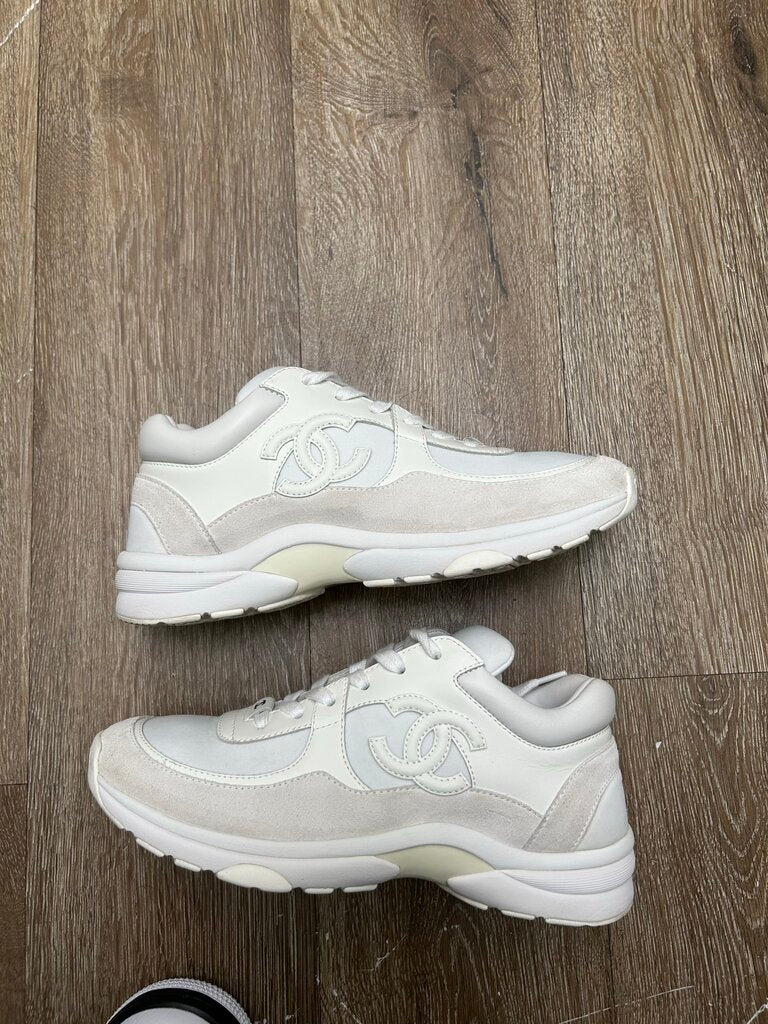 Preowned Chanel Runner White On White Sz.39