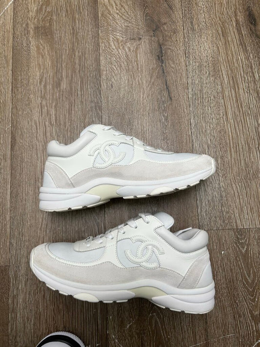 Preowned Chanel Runner White On White Sz.39