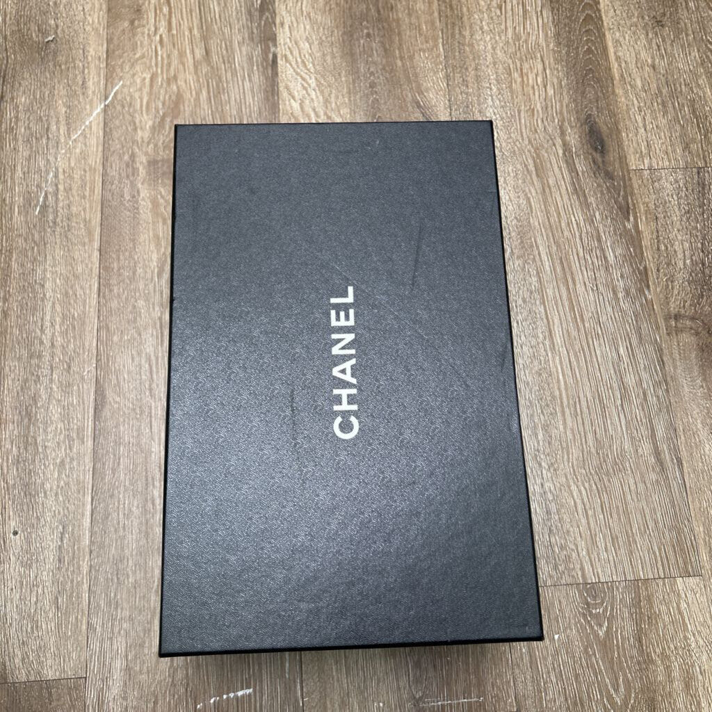 Preowned Chanel Runner White On White Sz.39