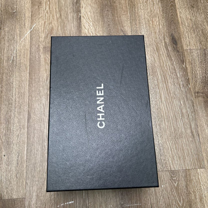 Preowned Chanel Runner White On White Sz.39