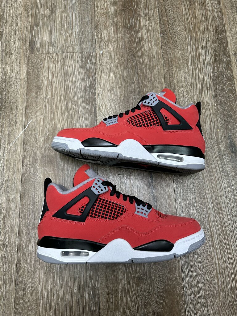 Preowned Jordan 4 Red Toro sz.8.5 (NO BOX)
