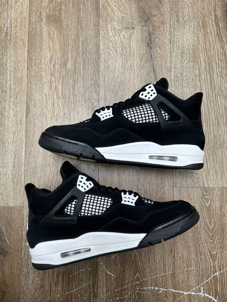 Preowned Jordan Retro 4 White Thunder Sz. 10