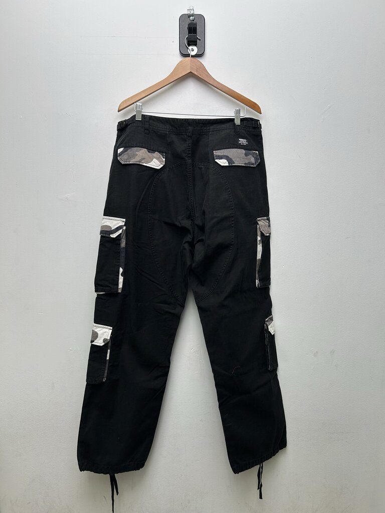 Preowned Supreme Black Snow Camo Cargo Sz.36