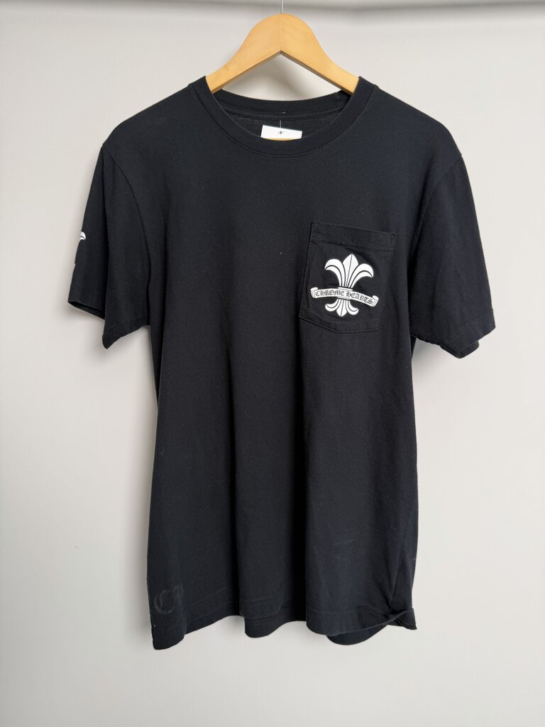 Preowned Chrome Heart Floral Logo Black Pccket Tee size M