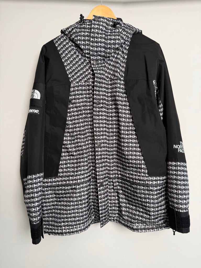 Preowned Supreme TNF Black White Windbreaker size M