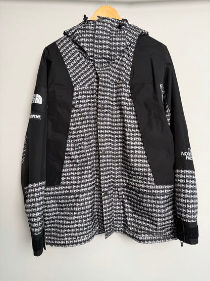 Preowned Supreme TNF Black White Windbreaker size M