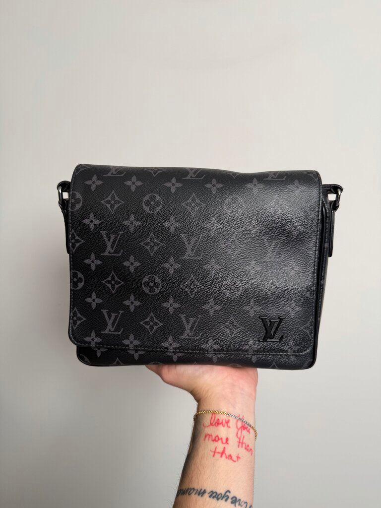 Preowned Louis Vuitton Black Monogram Messenger Bag