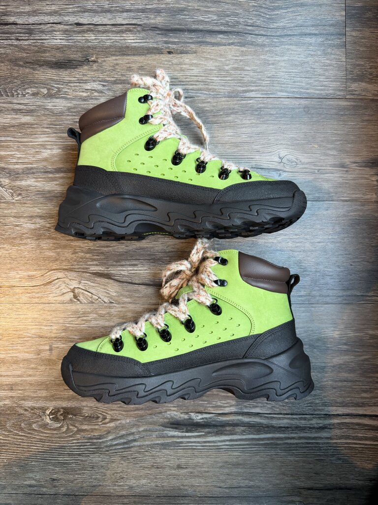 New GV Gallery Green Ski Boots Size 11