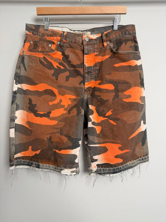 Preowned Stussy Orange Camo Shorts Size M