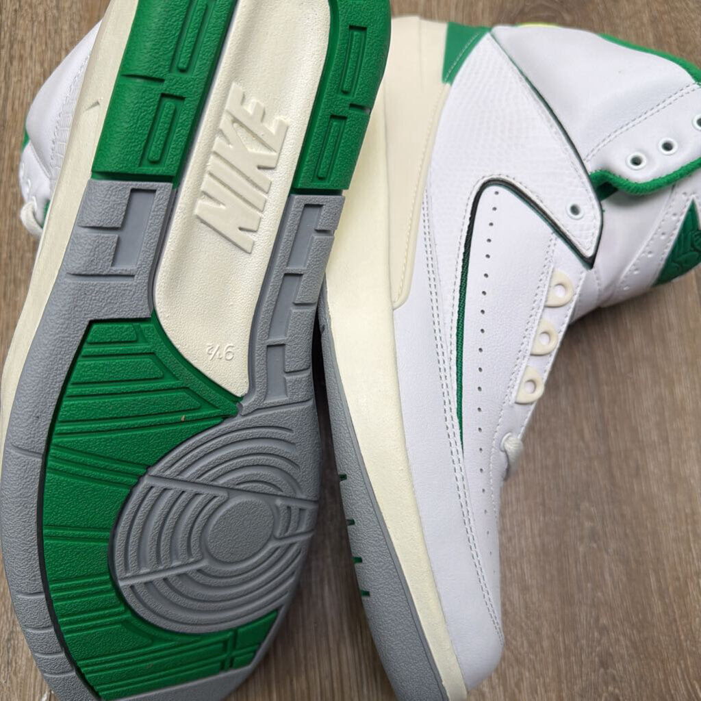 Preowned Jordan 2 Lucky Green Size 9.5 (No Box)