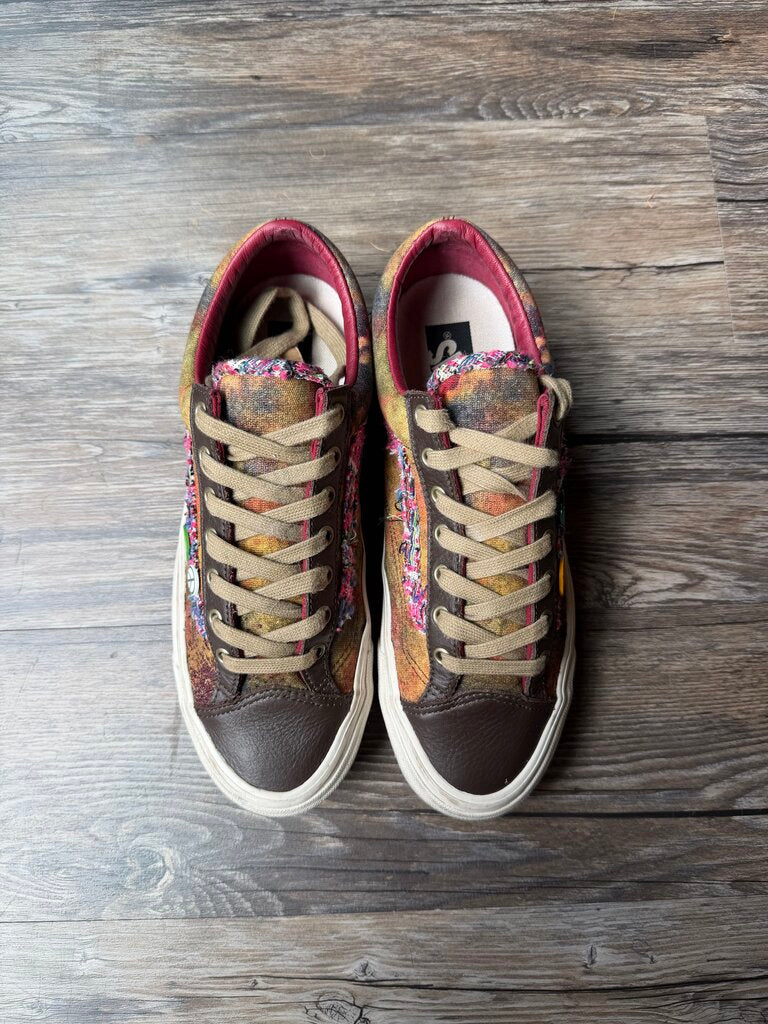 Preowned Vans Souvenir Chanel Size 10
