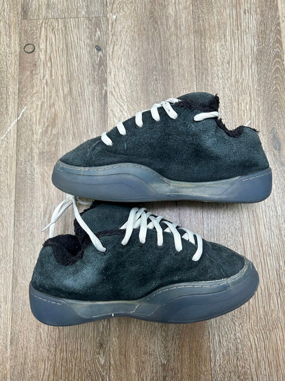 Preowned ERL Vamp Black White Lace Sz.10 (No Box)