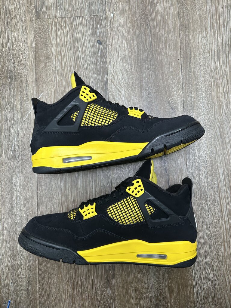 Preowned Jordan 4 Thunder Sz 11 (NO BOX)