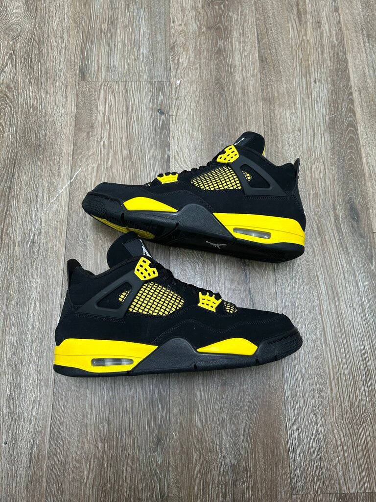 Preowned Jordan 4 Thunder Sz 11 (NO BOX)