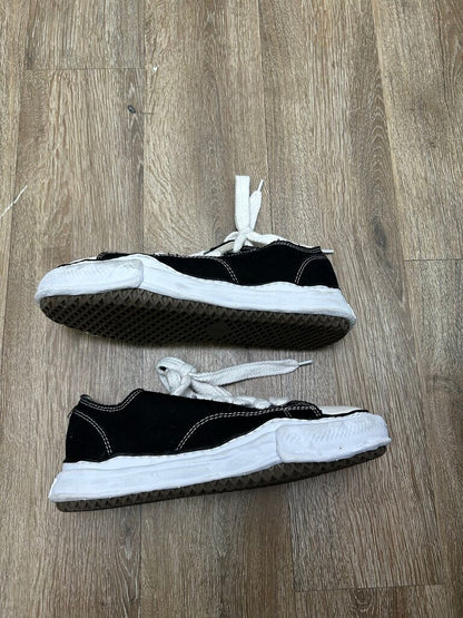Preowned MMY Black White Converse sz.44