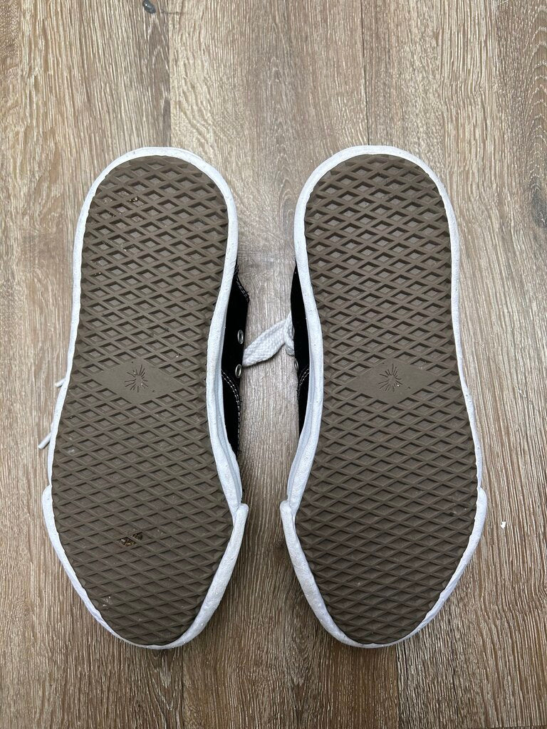 Preowned MMY Black White Converse sz.44