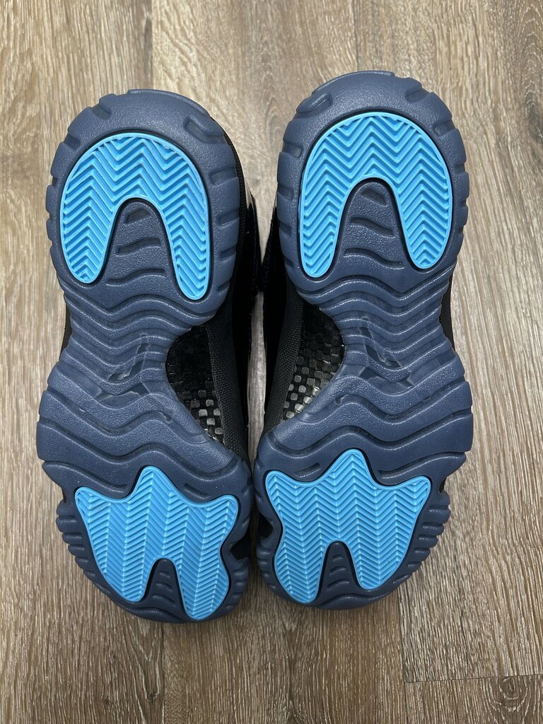 New Jordan 11 Gamma Size 9