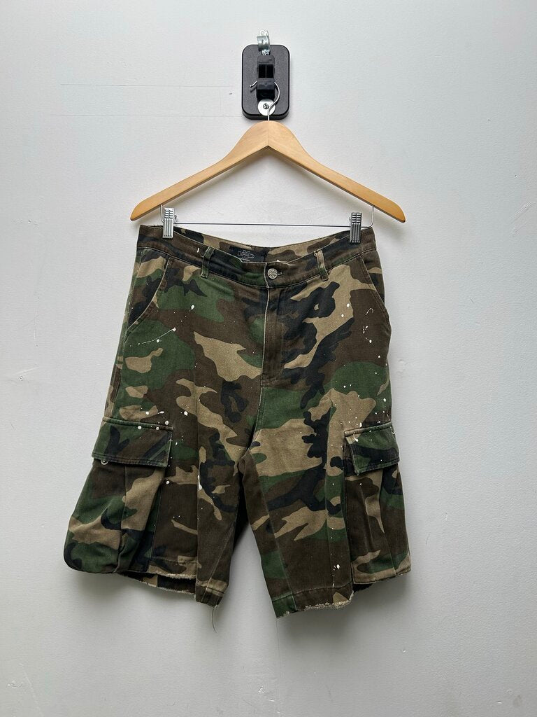 Preowned HMDD Camo Cargo Shorts Size XS