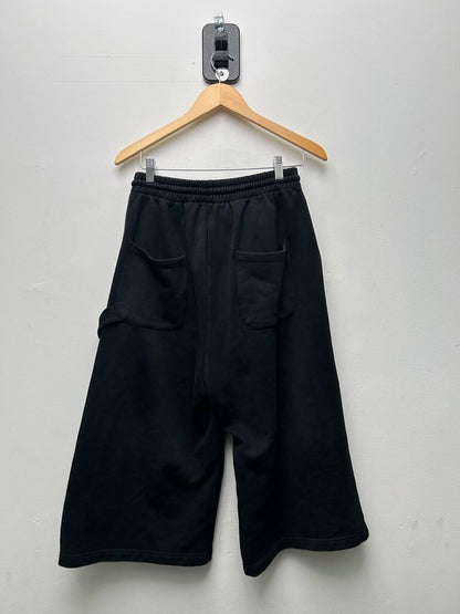 Preowned HMDD Rhinestone 3/4 Black Shorts sz.M