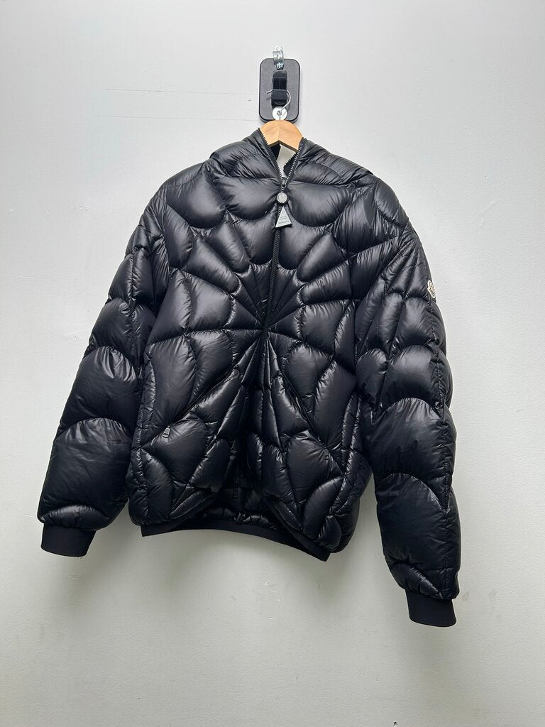 Preowned Moncler Black SpiderMan Web Sz.3