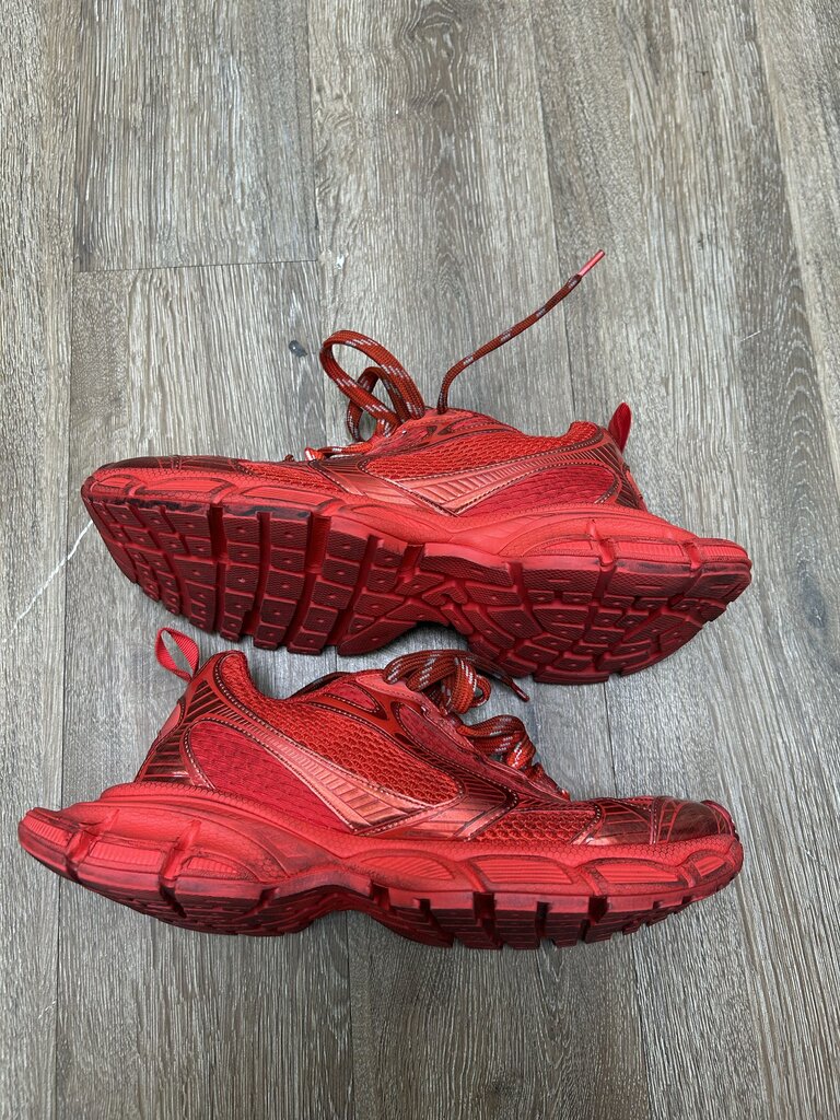 Preowned Balenciaga 3XL Red Size 43