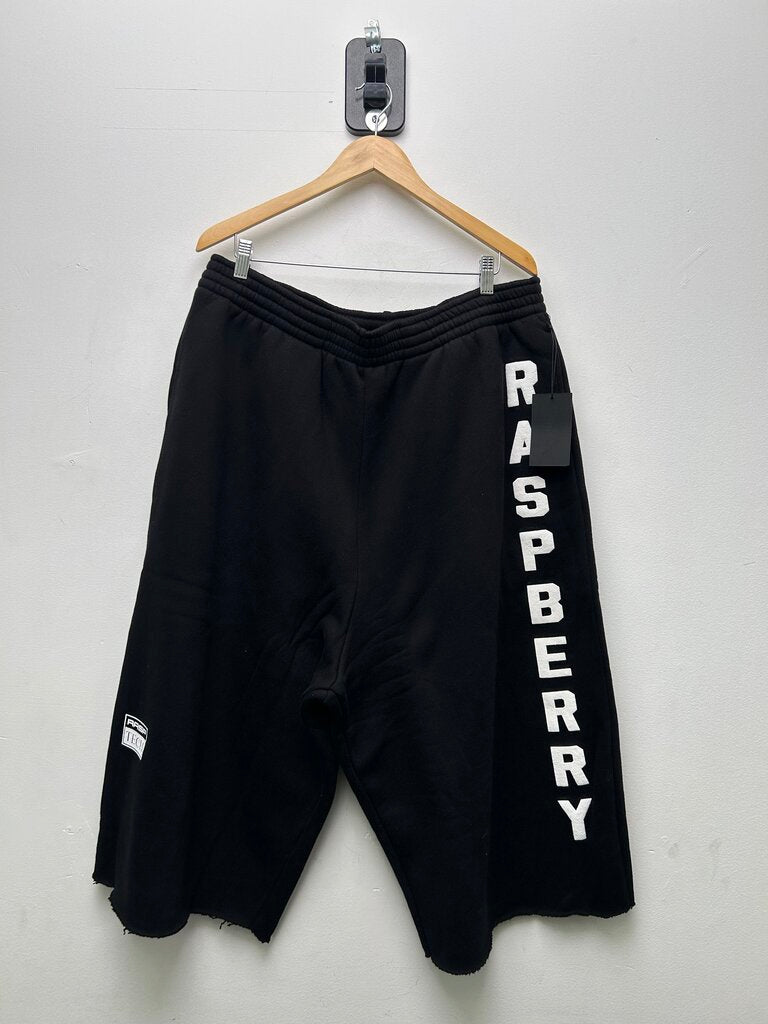 New GV Gallery 3/4 Black Cutoff Shorts sz.L