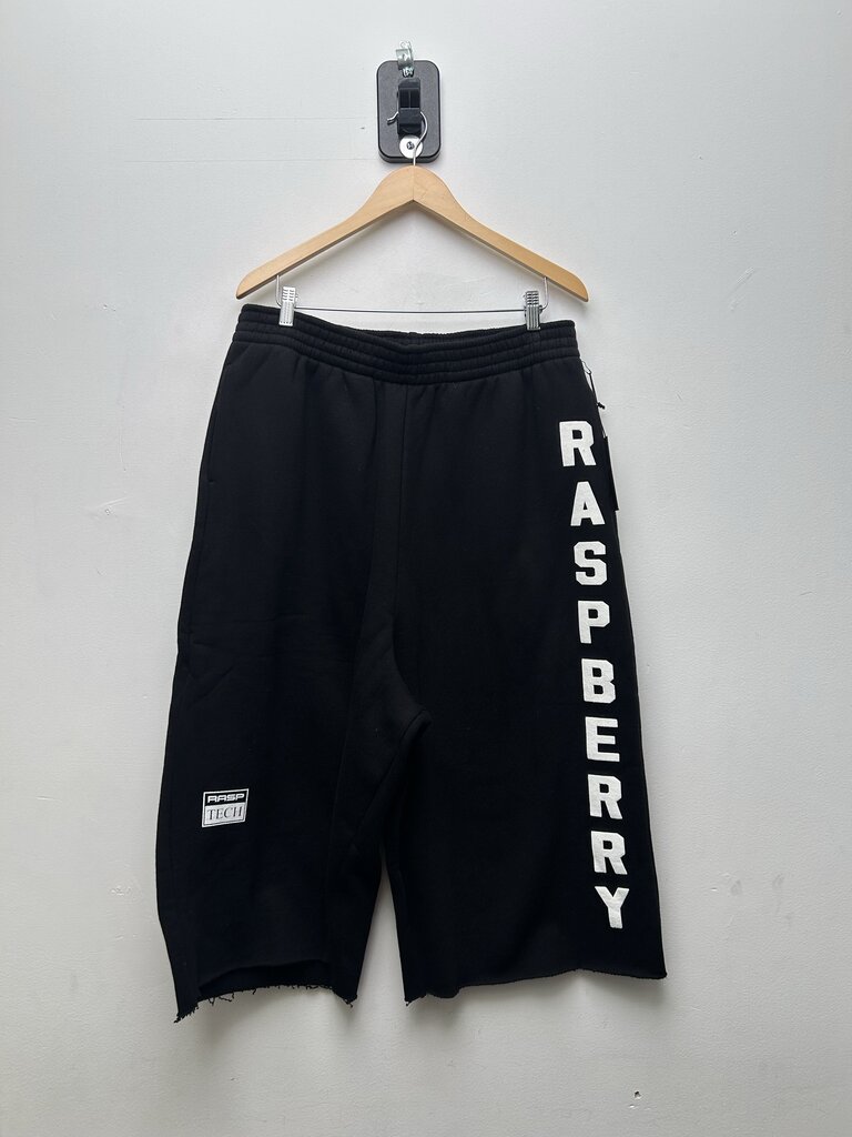 New Gv Gallery Black White Spellout 3/4th Shorts Sz.Medium
