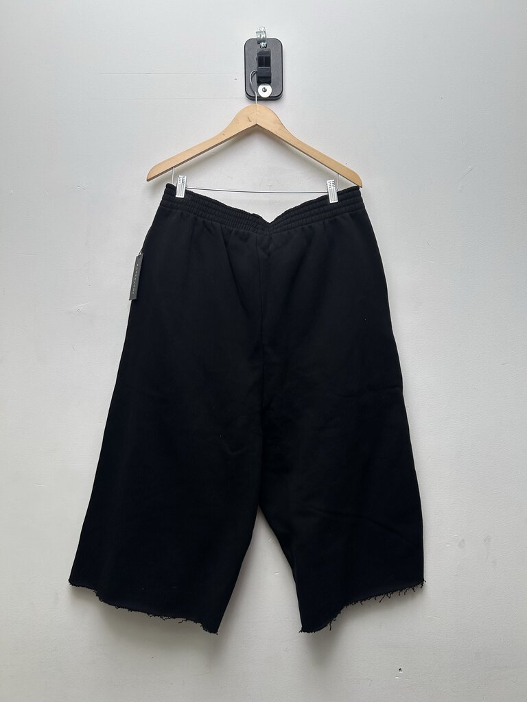 New Gv Gallery Black White Spellout 3/4th Shorts Sz.Medium
