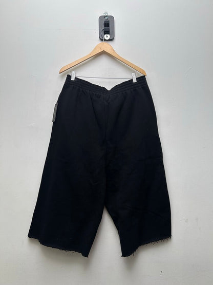 New Gv Gallery Black White Spellout 3/4th Shorts Sz.Medium