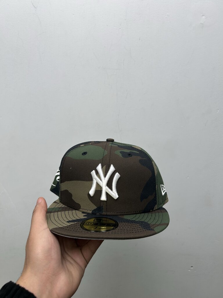 New Supreme Camo NY Script Fitted Sz.7.1/2
