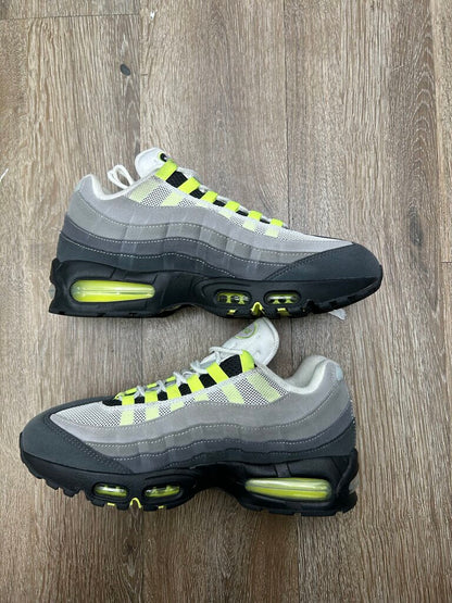 Preowned Nike Air Max 95 Neon Sz.9.5