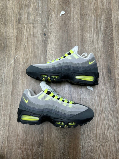 Preowned Nike Air Max 95 Neon Sz.9.5
