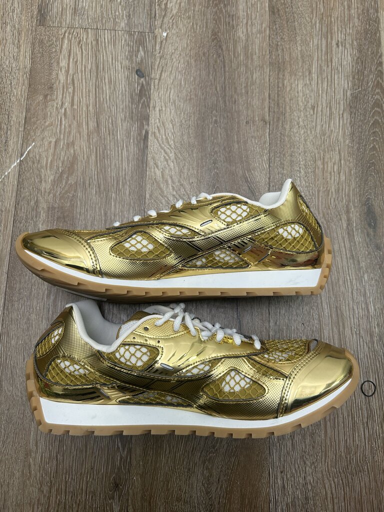 Preowned Bottega Orbit Veneta Gold White Gum Bottom Sz. 46 (NO BOX)