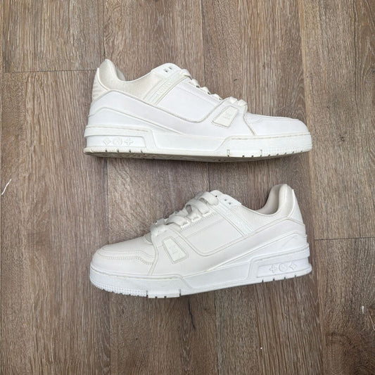 Preowned LV Trainer White 9 and 11 MISMATCHED