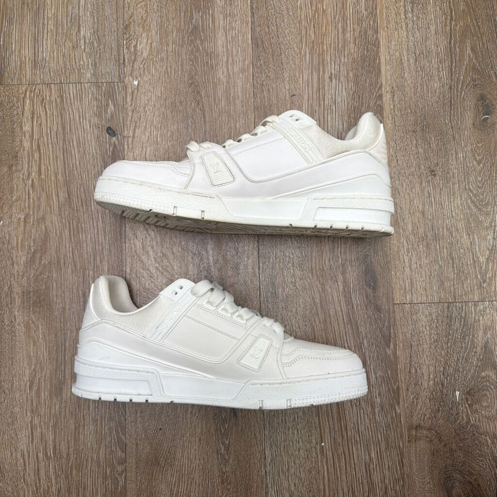 Preowned LV Trainer White 9 and 11 MISMATCHED