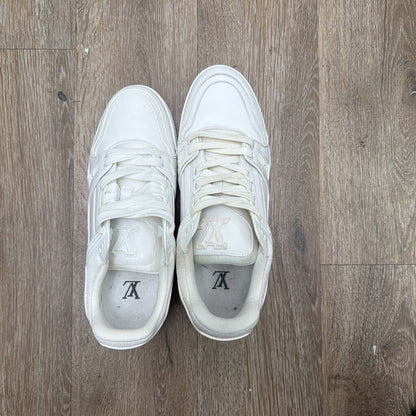 Preowned LV Trainer White 9 and 11 MISMATCHED
