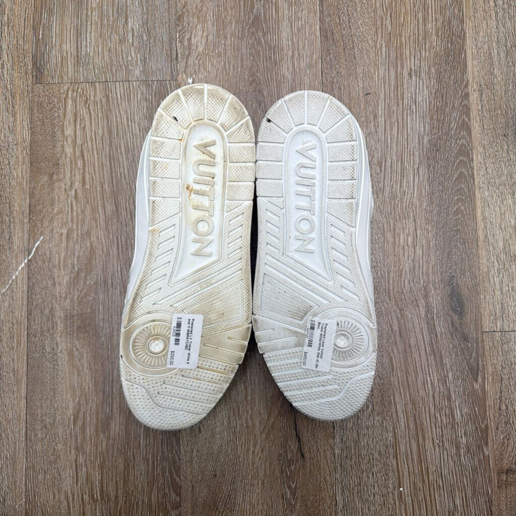 Preowned LV Trainer White 9 and 11 MISMATCHED