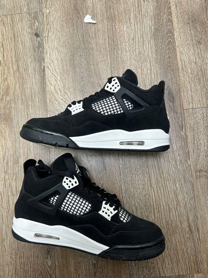 Preowned Jordan 4 White Thunder Sz.8.5
